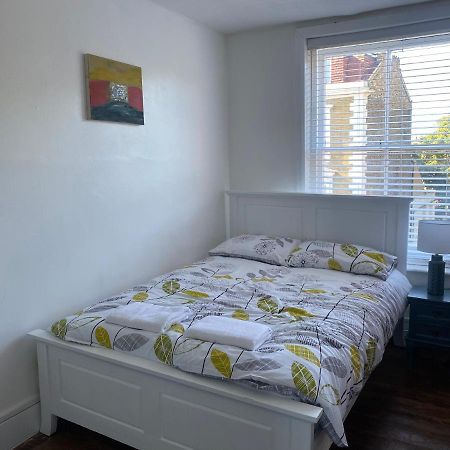 Accommodation Hub Studio 2 Londra Exterior foto